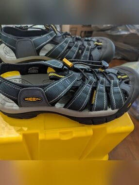 KEEN Newport H2 Hybrid Sandals Men's 7.5